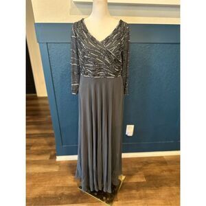 J Kara Women's 3/4 Sleeve Top Beaded Bodice Gown